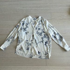Vince. Size S. Flower print 100% silk shirt